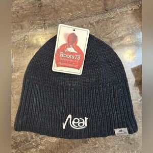navy blue unisex roots beanie (never worn)